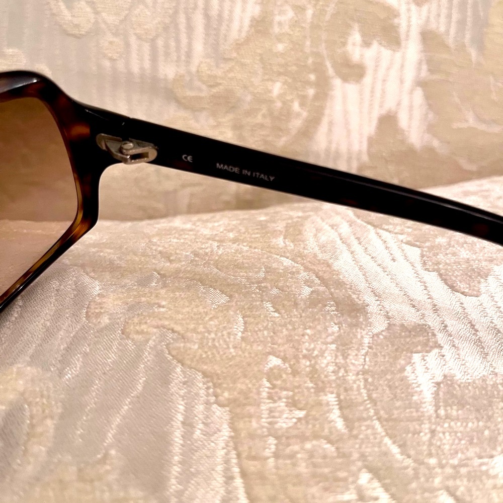 Celine Luxury Tortoise shell sunglasses mint condition.No signs of wear.Look new - Picture 10 of 13